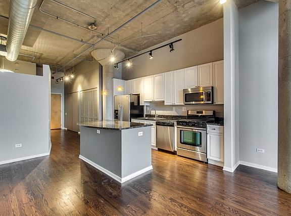 4th image of 900 N Kingsbury St APT 722