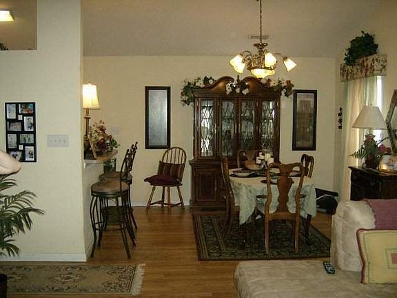 Full size dining room