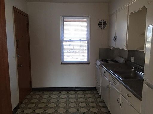 3rd image of 2216 Nelson Ave SE APT B