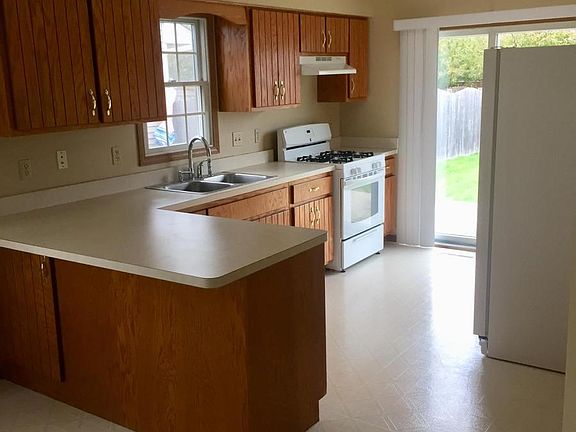 5th image of 584 Dove Ln