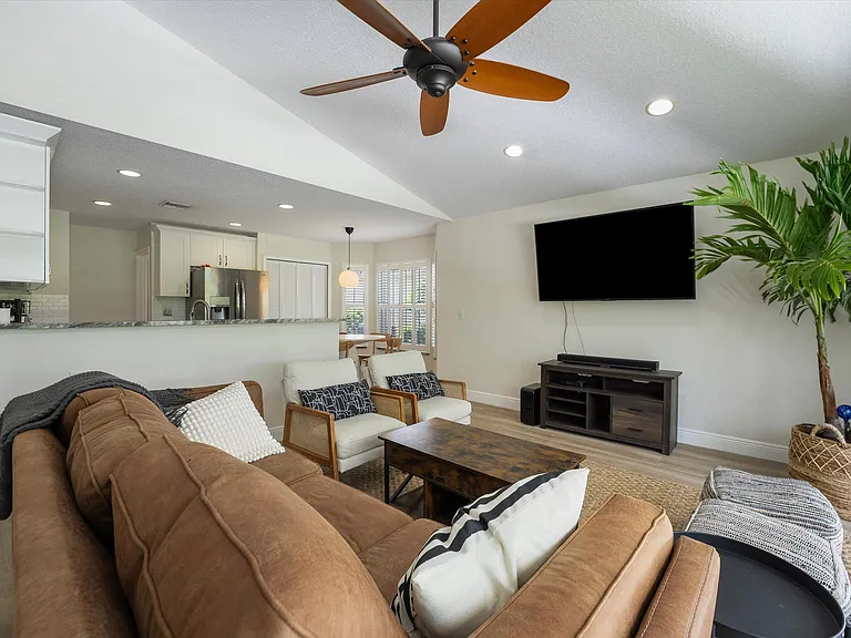 4033 Bluff Harbor Way — Photo 7