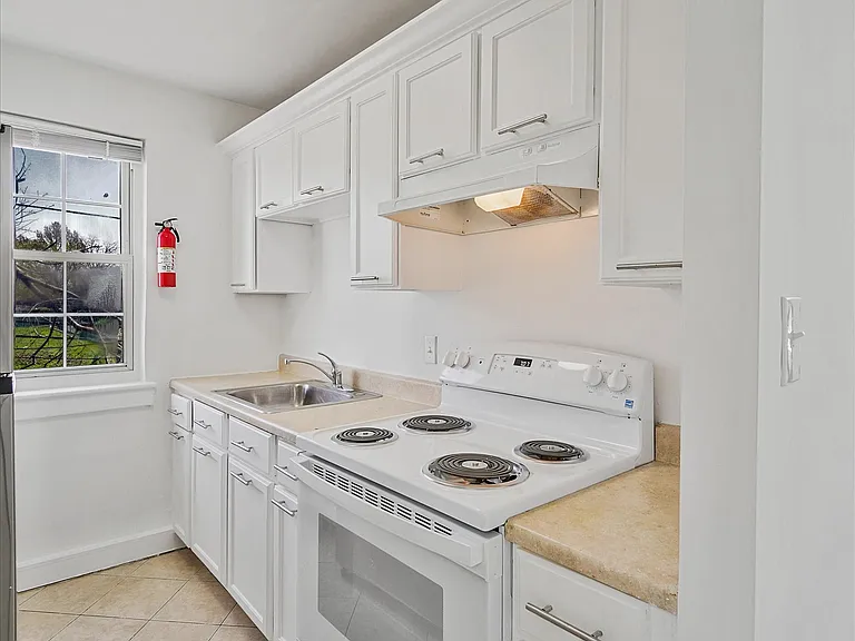 1244 Savannah Pl SE #B — Photo 15