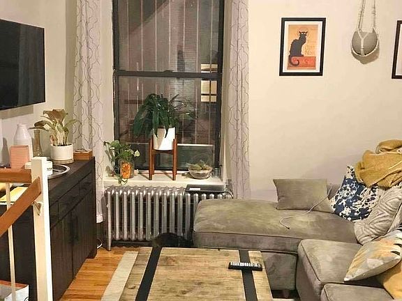 2nd image of 310 W 95th St APT 1D