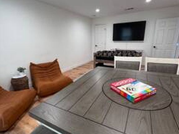 4th image of 200 Parkview Dr