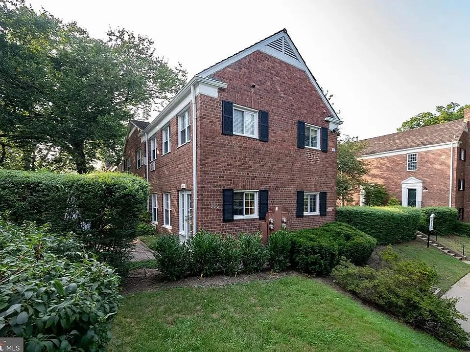 3408 Martha Custis Dr