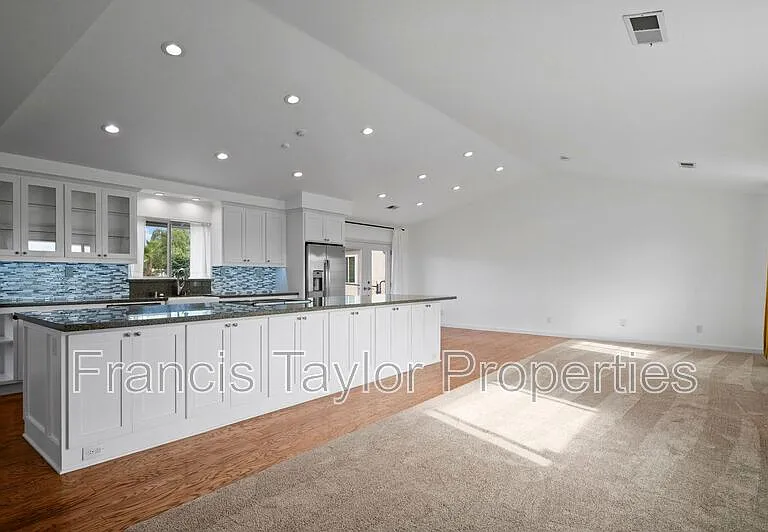 1080 Circle Dr — Photo 8