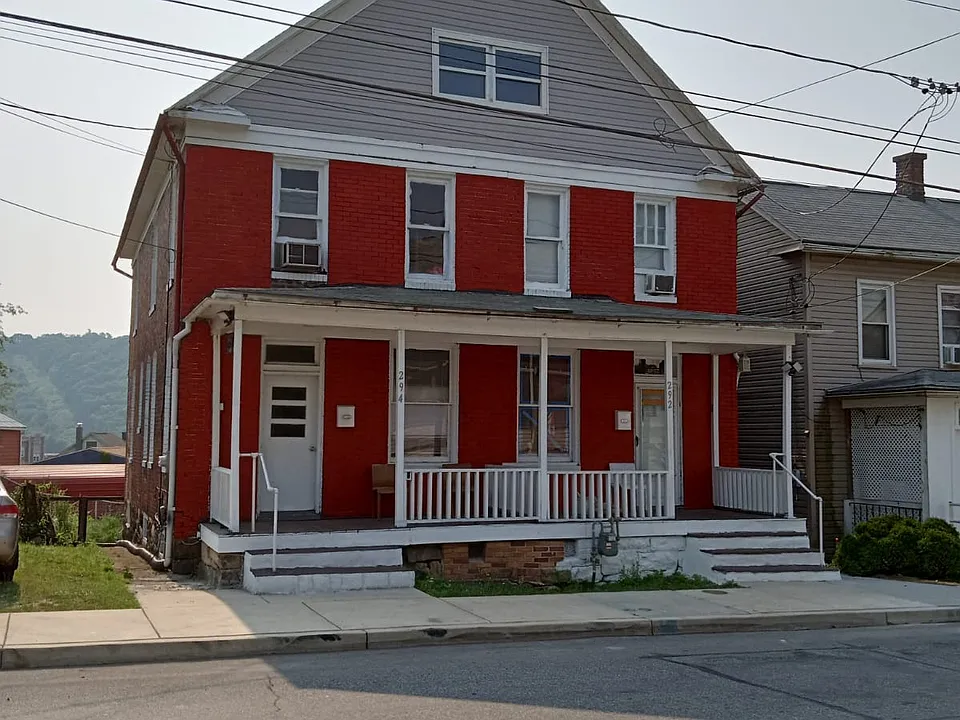292-294 Strayer St #1