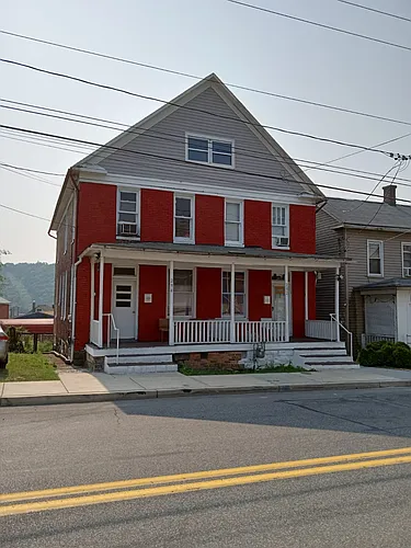 292-294 Strayer St #1 Photo 1