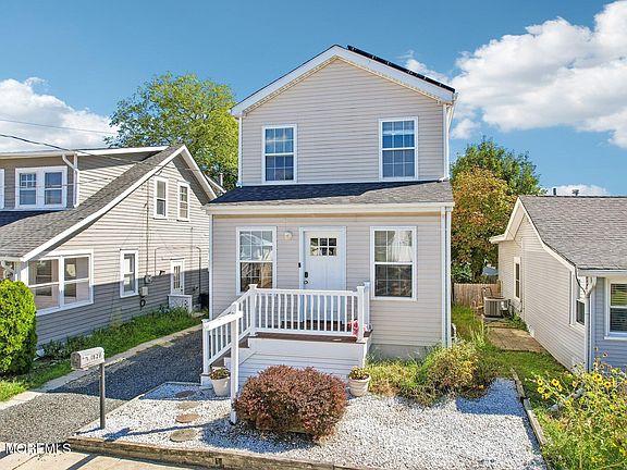 2nd image of 1828 Laurel Terrace