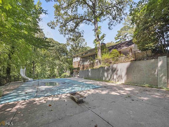5th image of 541 Woodland Dr