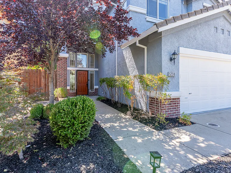 5230 Bay St — Photo 3