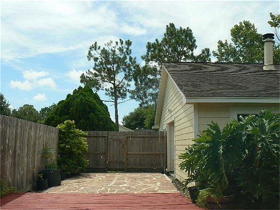 4th image of 10806 Lakewood Oaks Dr