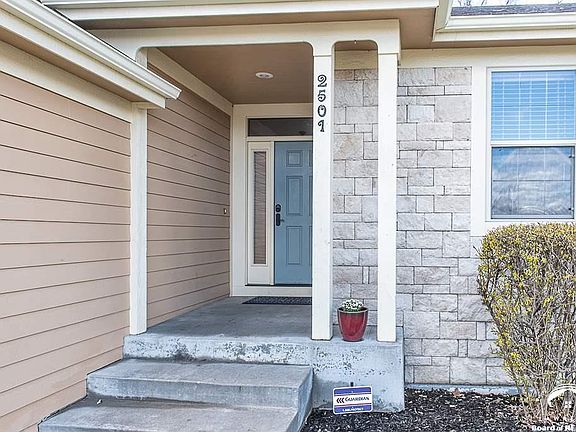 4th image of 2501 Carlton Dr