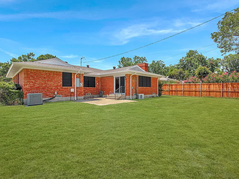 Giant, Spacious Backyard