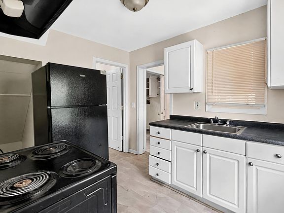 4th image of 2864 E 9th Ave