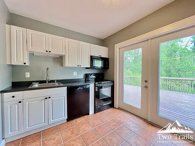 732 Florida Ave — Photo 8