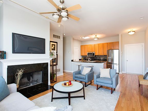 2nd image of 2342 W Bloomingdale Ave APT 403
