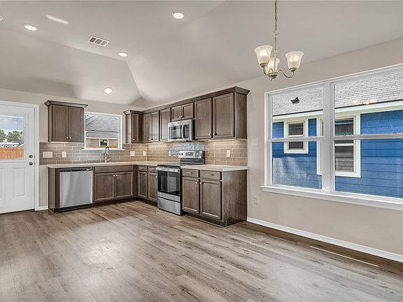 4th image of 1214 Highgarden Dr