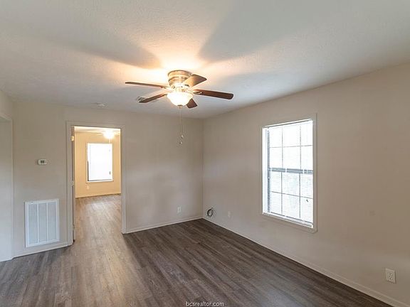3rd image of 400 S Ennis St