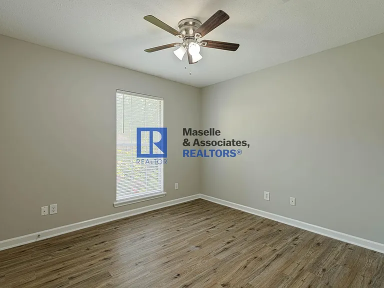 114 Fox Meadow Dr — Photo 24