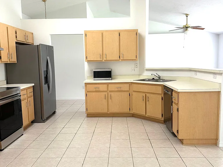3942 NW 59th Ave — Photo 17