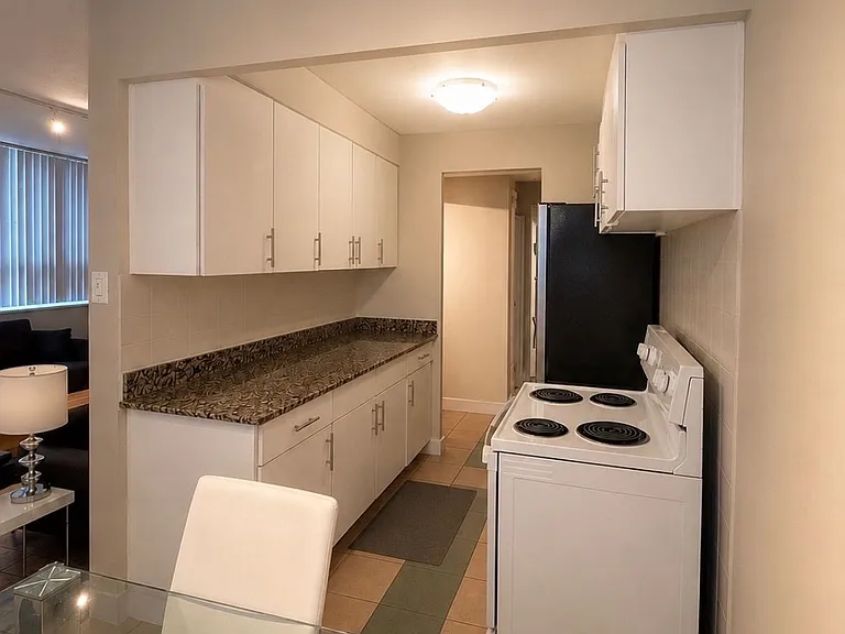 105 Raglan Ave #101 — Photo 9