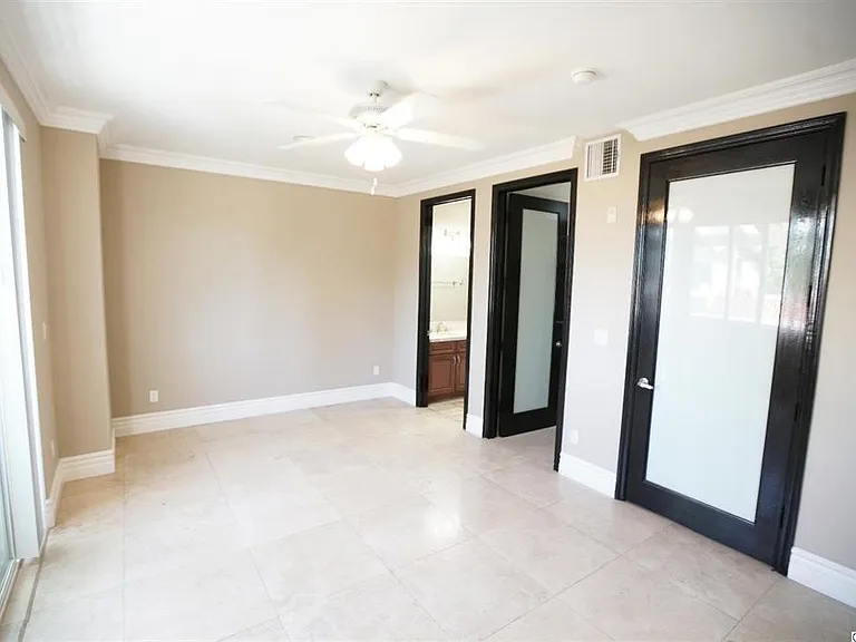 18245 Burbank Blvd #110 — Photo 11