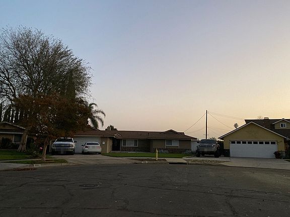 4th image of 429 S Shasta Way