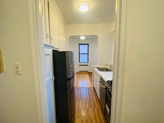 4th image of 170-40 Highland Ave #408