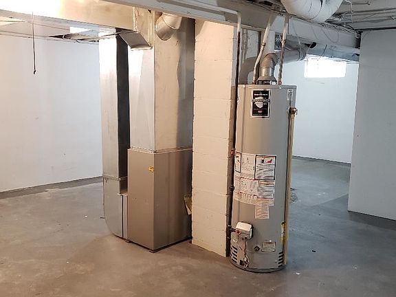 3rd image of 107 Farnham St SE