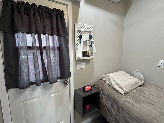 4th image of 3109 Thames River Dr #2