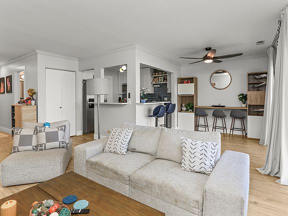 5th image of 1236 Williamsport Dr Unit 3