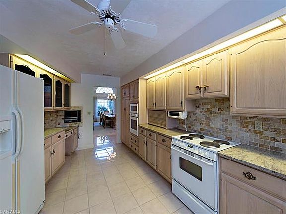 5th image of 3845 Woodlake Dr