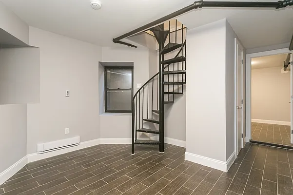 Rented by MNS | media 10