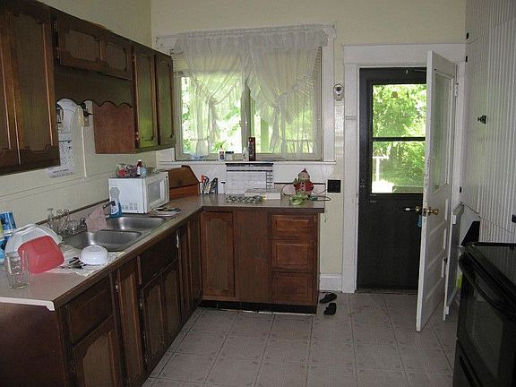 5th image of 229 E St S