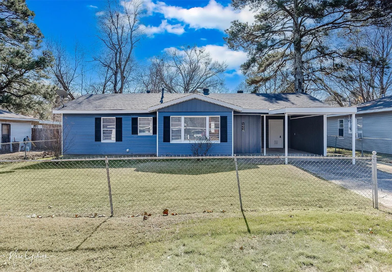 3 bed, 1.0 bath, 980 sqft, $1,300 — Photo 1