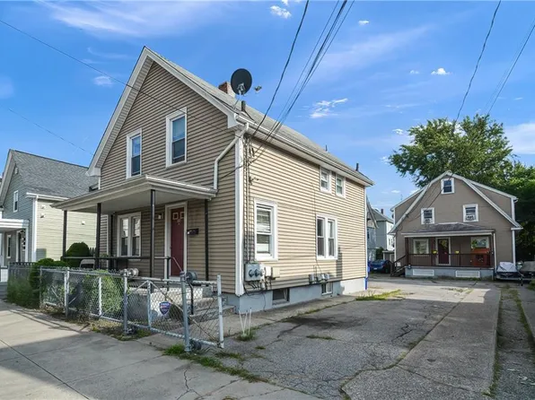 33-35 Benefit St, Pawtucket, RI 02861