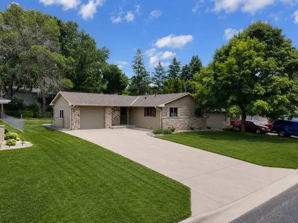 1381 Woodhill Dr, Woodbury, MN 55125