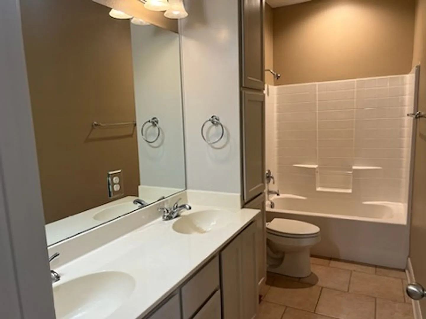 3923 Mobley Circle — Photo 4