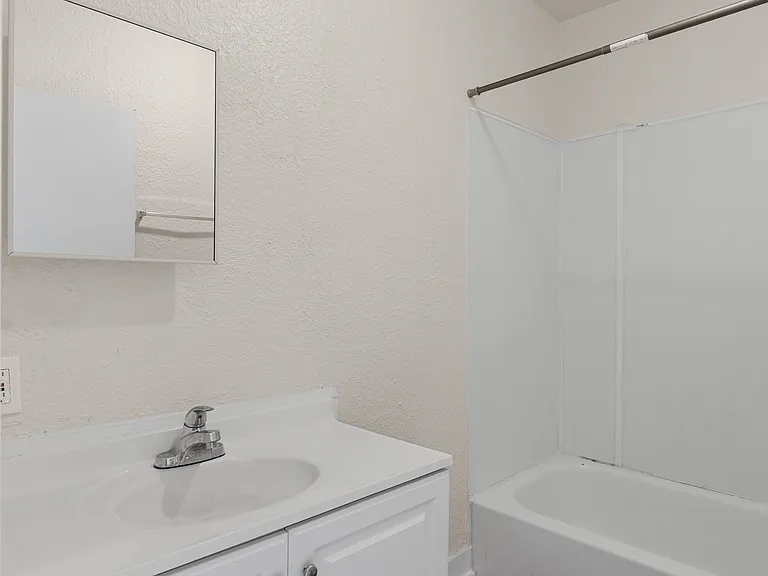 215 E 1st St #103 — Photo 12