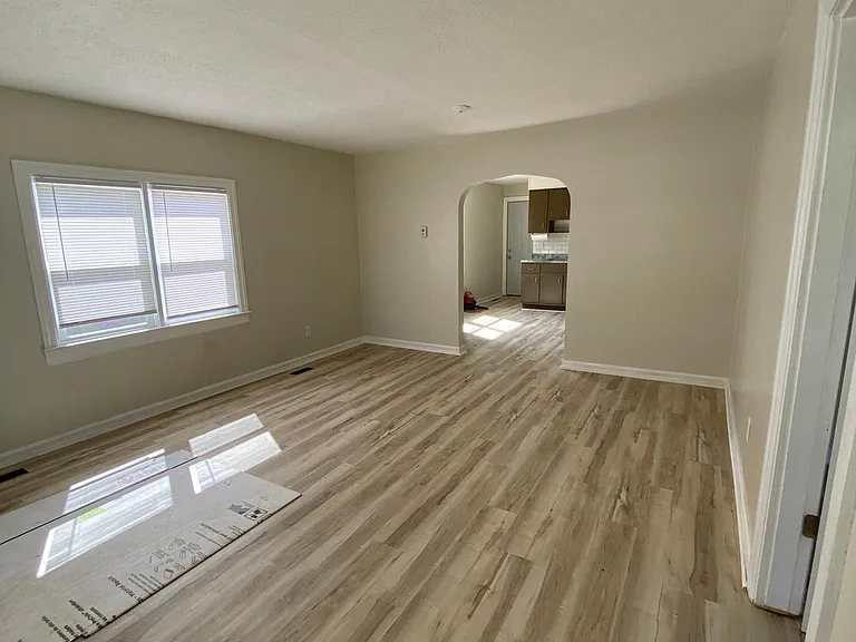 317 W Smith St — Photo 7