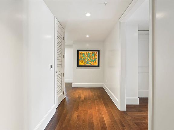5th image of 700 Magazine St #211