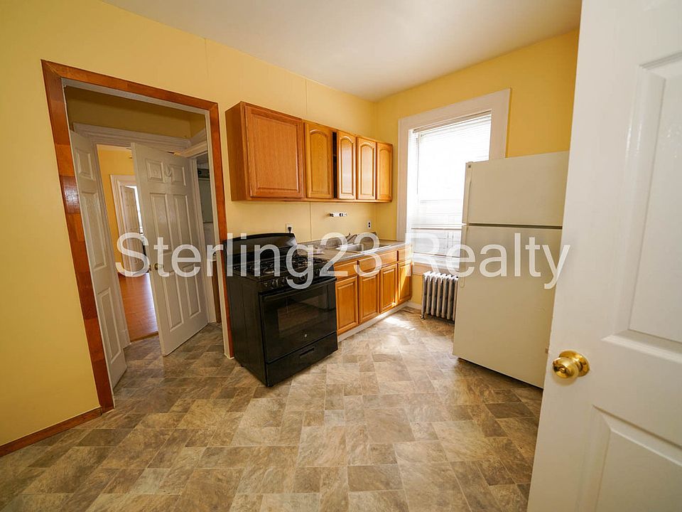 1st image of 10-05 34th Ave #3A