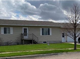 1107 Plum Ln, Aberdeen, SD 57401