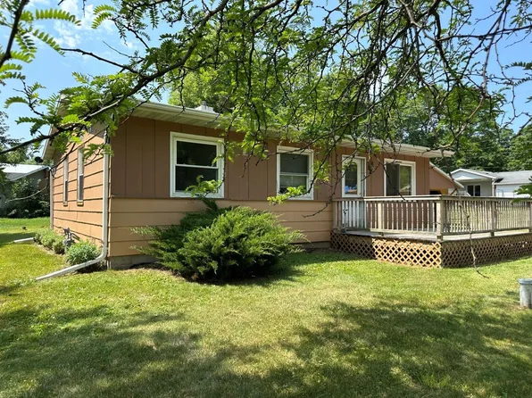 E9475 Meadow Ln, Clintonville, WI 54929