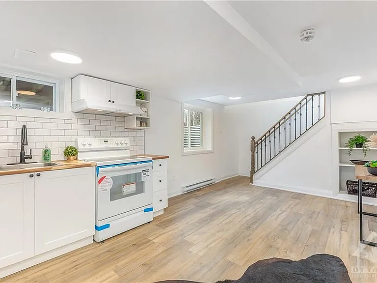 2093 Saunderson Dr — Photo 3