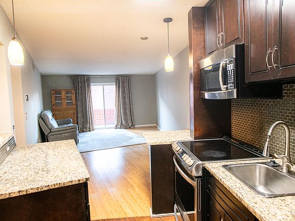 3rd image of 456 River St