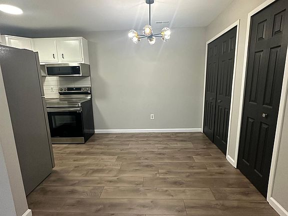 3rd image of 1300 Dewey St #8