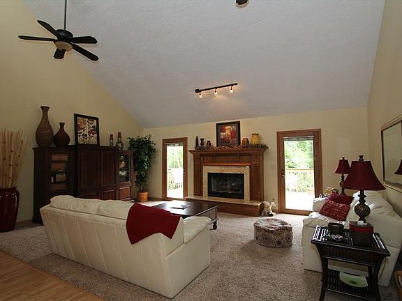 4th image of 1813 Ashley Dr