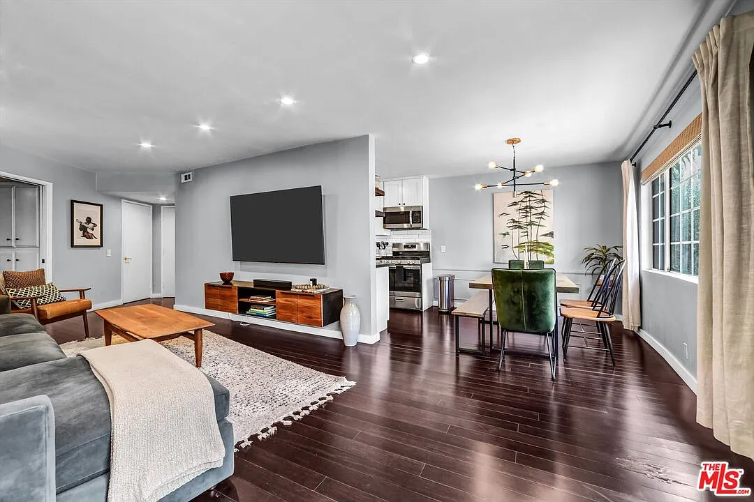 1 bed, 1.0 bath, 977 sqft, $3,650 — Photo 1